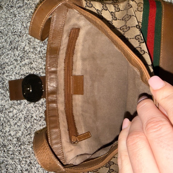 Gucci Tan and Brown Logo Shoulder Bag - Picture 3 of 3
